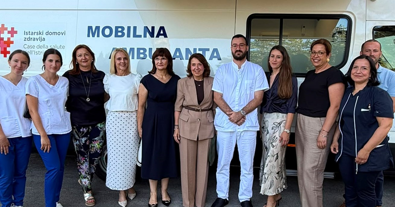 Mobilni tim čine liječnik i medicinska sestra koji prema tjednom rasporedu obilaze udaljena, ruralna i teško dostupna naselja Foto: Ministarstvo zdravstva