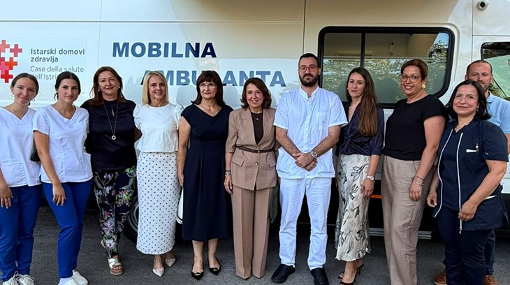 Mobilni tim čine liječnik i medicinska sestra koji prema tjednom rasporedu obilaze udaljena, ruralna i teško dostupna naselja Foto: Ministarstvo zdravstva